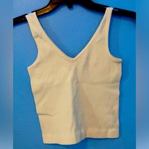 RIBBED V NECK CROPPED TANK IN BEIGE